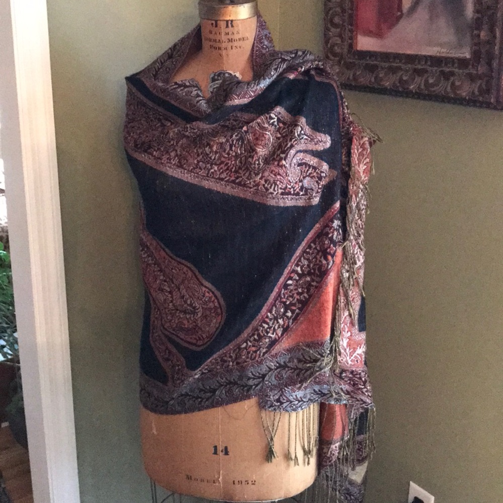 Shawl/Wrap - Picture 2 of 5